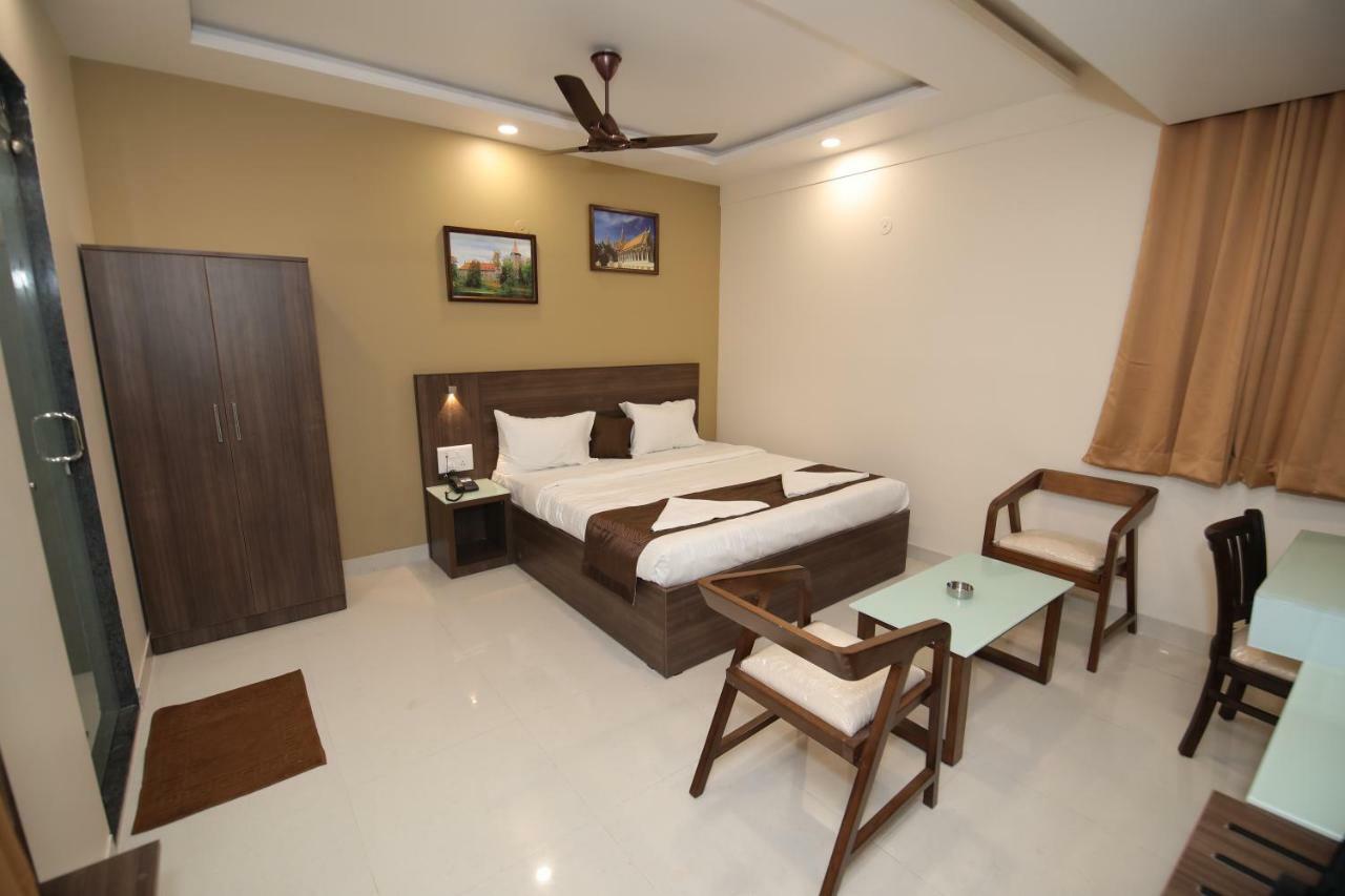 Hotel Shringar Palace Хубли Экстерьер фото