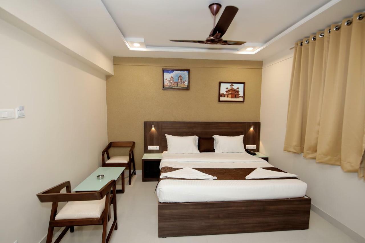 Hotel Shringar Palace Хубли Экстерьер фото