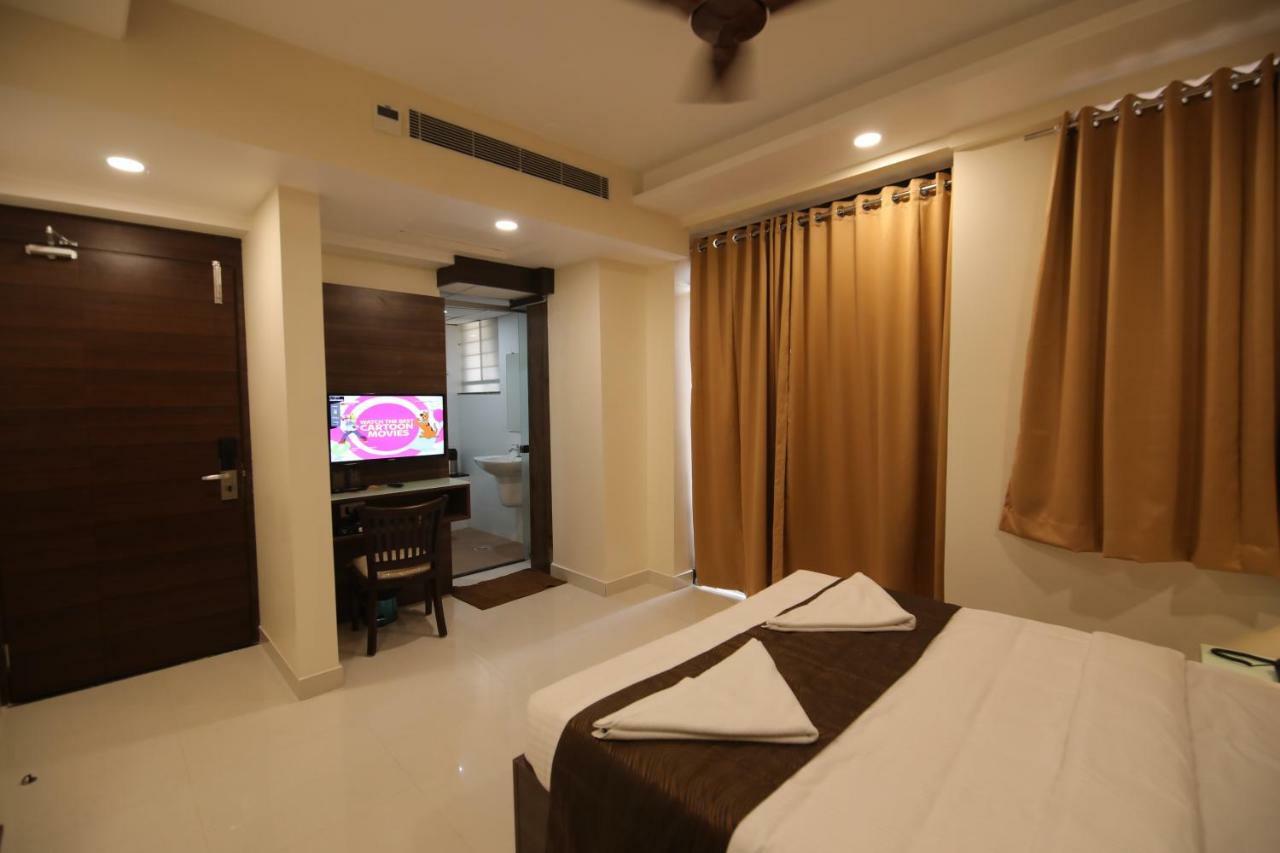 Hotel Shringar Palace Хубли Экстерьер фото