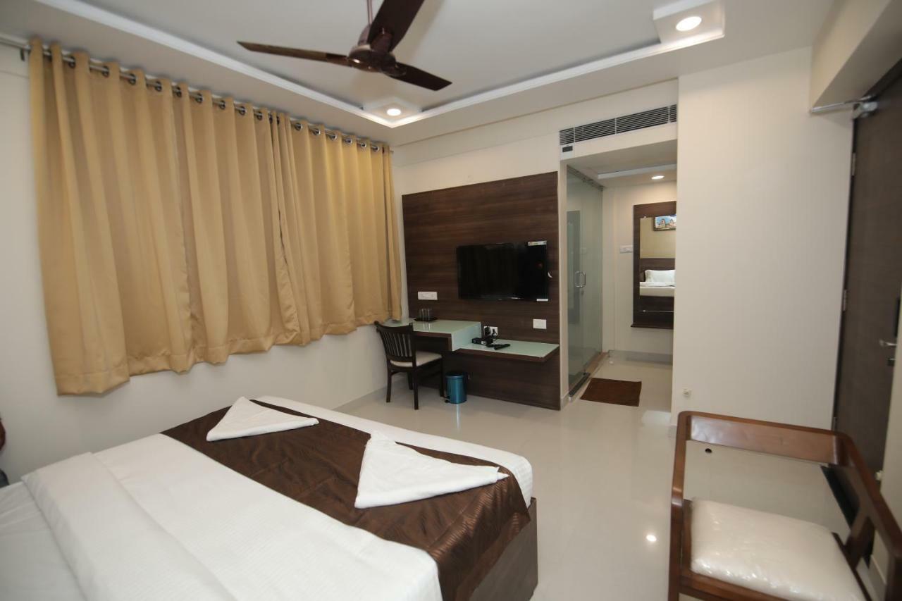 Hotel Shringar Palace Хубли Экстерьер фото